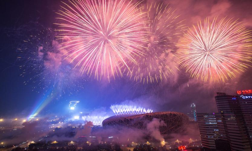 北京鸟巢外烟花视频(北京鸟巢烟花表演时间 2021)